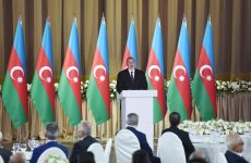 Президент Ильхам Алиев и Первая леди Мехрибан Алиева приняли участие в официальном приеме по случаю Дня Республики (ФОТО)