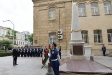 Президент Ильхам Алиев посетил  памятник, установленный  в честь Азербайджанской Демократической Республики (ФОТО) (версия 2)