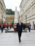 Президент Ильхам Алиев посетил  памятник, установленный  в честь Азербайджанской Демократической Республики (ФОТО) (версия 2)