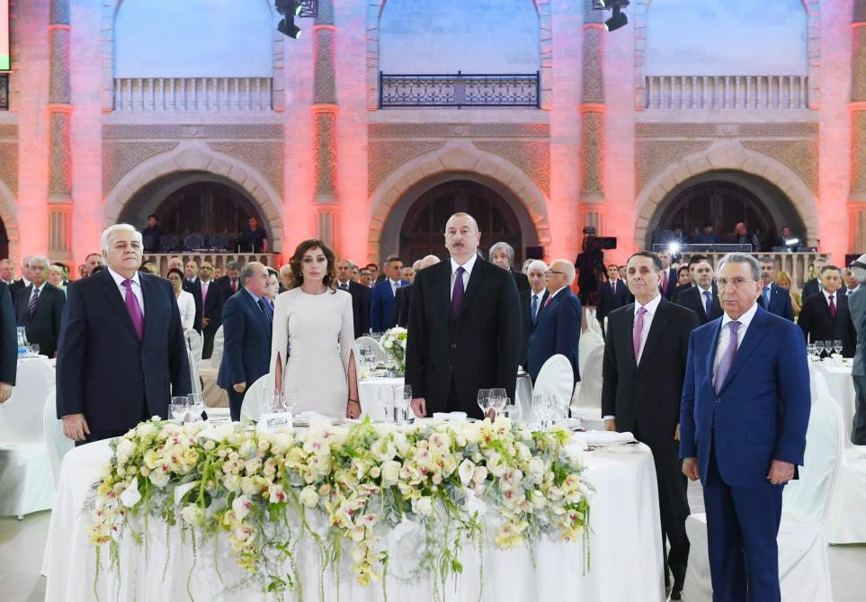 Президент Ильхам Алиев и Первая леди Мехрибан Алиева приняли участие в официальном приеме по случаю Дня Республики (ФОТО)