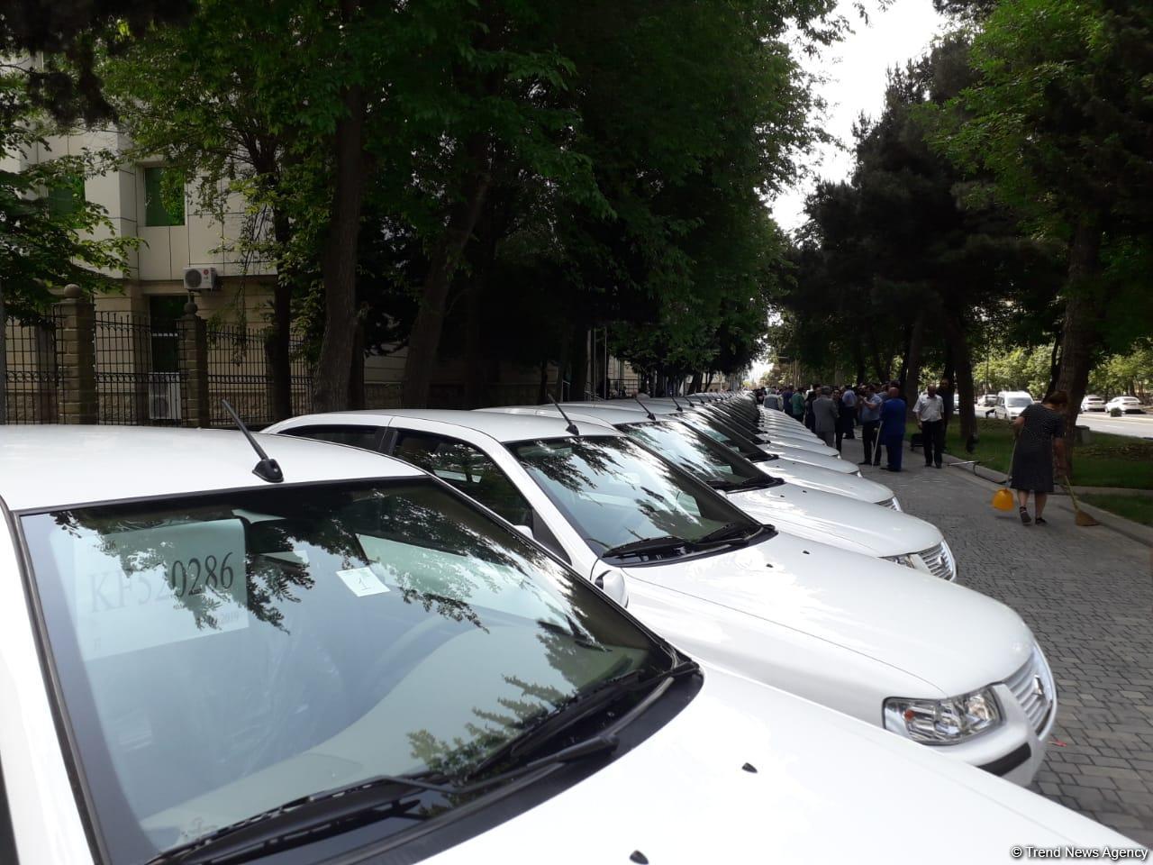 Ко Дню Республики инвалиды Карабахской войны получили в дар от государства 50 автомобилей (ФОТО)