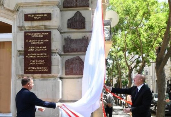 Azerbaijani, Polish presidents unveil memorial plaques commemorating Polish architects in Baku (PHOTO)