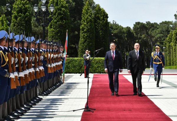 Official welcome ceremony held for Polish president in Baku (PHOTO)