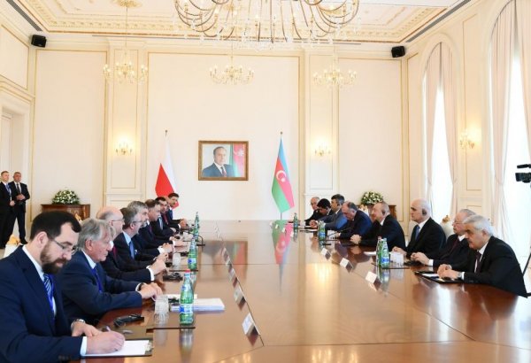 Azerbaijani, Polish presidents hold expanded meeting in Baku (PHOTO)