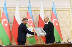 Президенты Азербайджана и Польши выступили с заявлениями для печати (ФОТО)