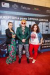 "Натуральный" Элтон Джон открыл летний сезон в Баку (ВИДЕО, ФОТО)