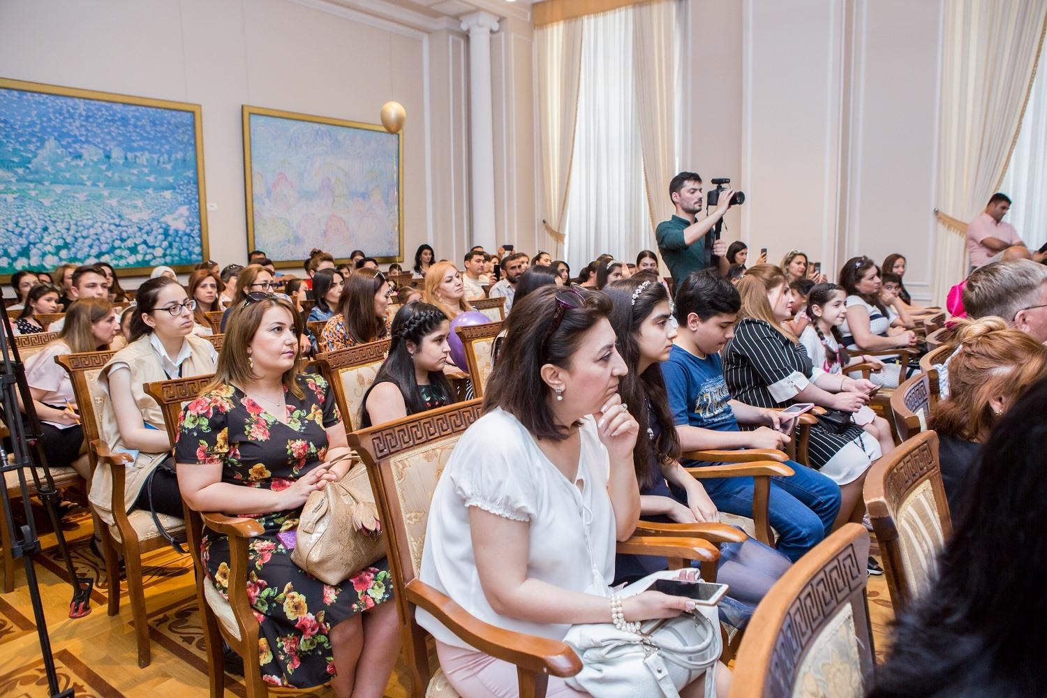 В Баку определены победители конкурса "Нарисуй мне этот мир" (ФОТО)
