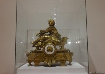 Жемчужины немецкого искусства в Баку - холодное оружие, каминные часы и фарфор (ФОТО)
