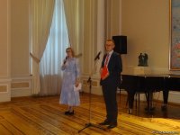 Жемчужины немецкого искусства в Баку - холодное оружие, каминные часы и фарфор (ФОТО)