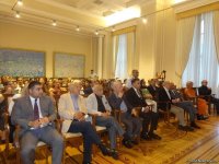 Жемчужины немецкого искусства в Баку - холодное оружие, каминные часы и фарфор (ФОТО)