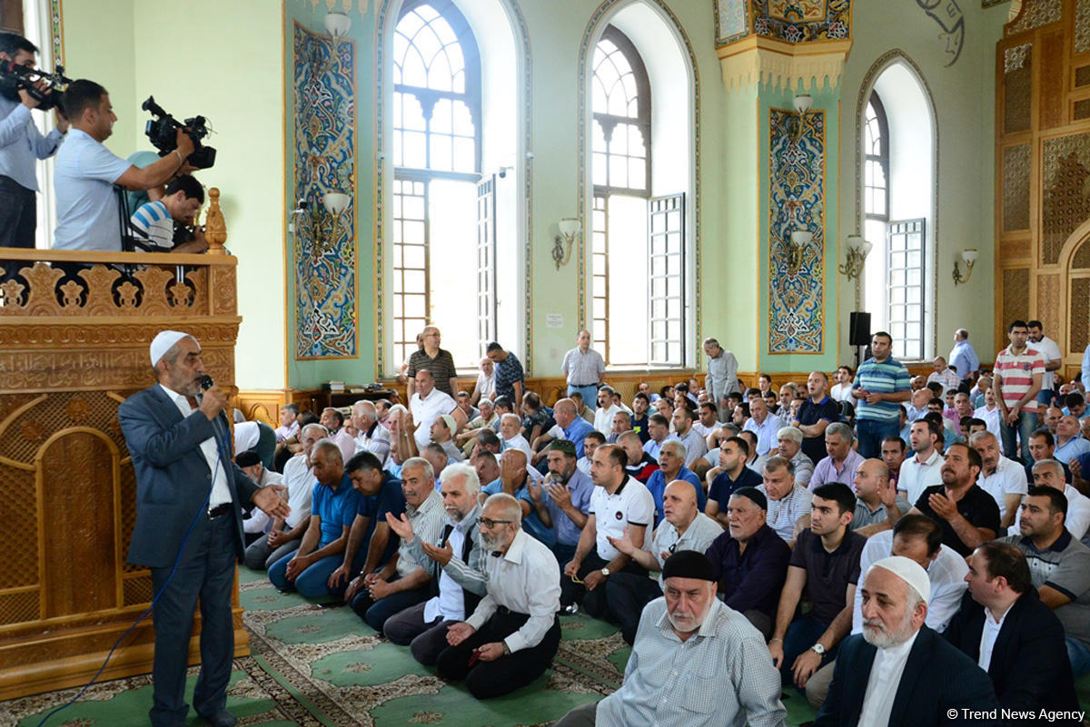В мечети Тезепир был совершен намаз по случаю праздника Рамазан (ФОТО)