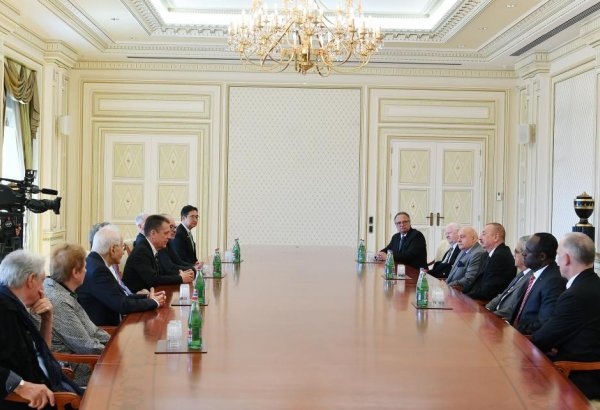 Azerbaijani President receives delegation of International Union of Architects (PHOTO)