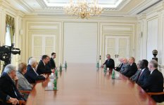 Azerbaijani President receives delegation of International Union of Architects (PHOTO)