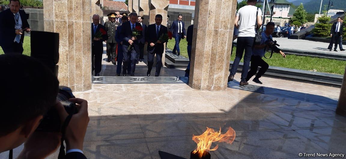 Trilateral meeting of Azerbaijan, Turkey, Georgian defense ministers underway (PHOTO)