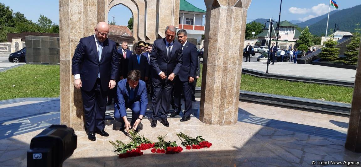 Trilateral meeting of Azerbaijan, Turkey, Georgian defense ministers underway (PHOTO)