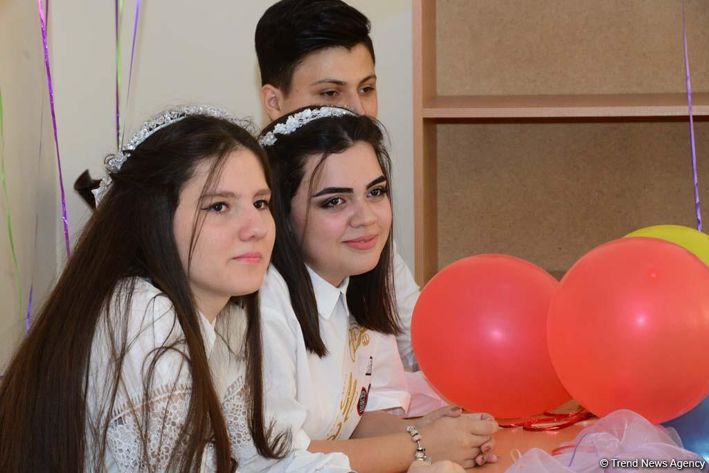 "Последний звонок" в бакинских школах (ФОТО)