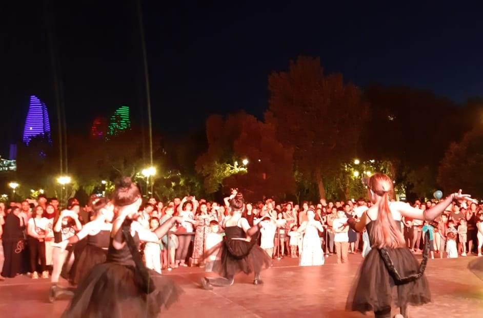 Танцующий Бакинский бульвар - под ритмы международного праздника Soul of Art and Dance (ФОТО)