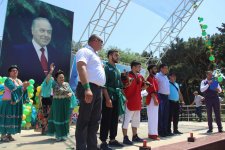 В Баку прошли конкурс молодых невест и народные гулянья (ВИДЕО, ФОТО)