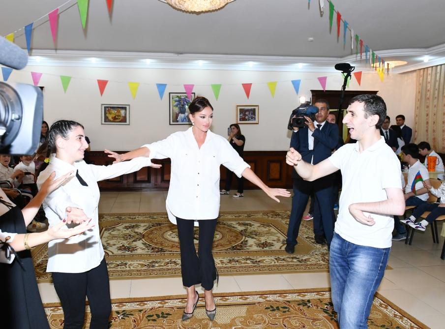 First Vice-President Mehriban Aliyeva visited social service center for children with physical disabilities (PHOTO)