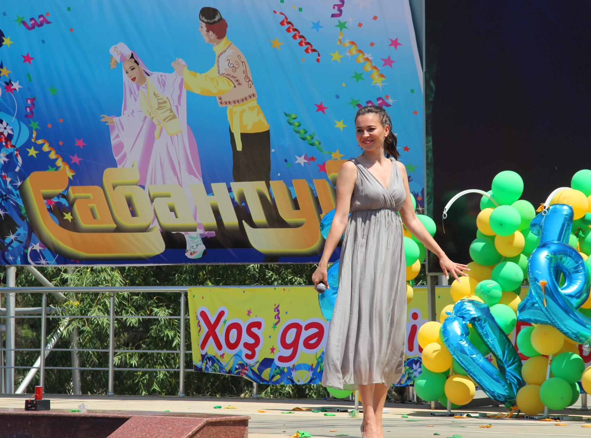 В Баку прошли конкурс молодых невест и народные гулянья (ВИДЕО, ФОТО)