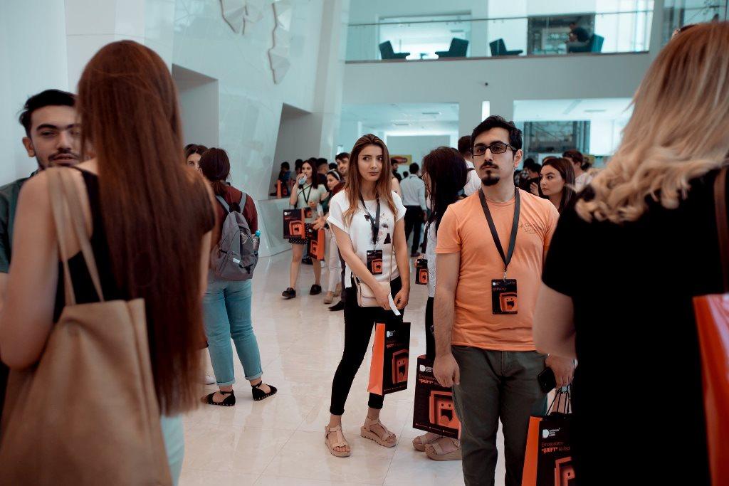 В Баку прошел Azerbaijan Design Summit - большой интерес молодежи (ФОТО)