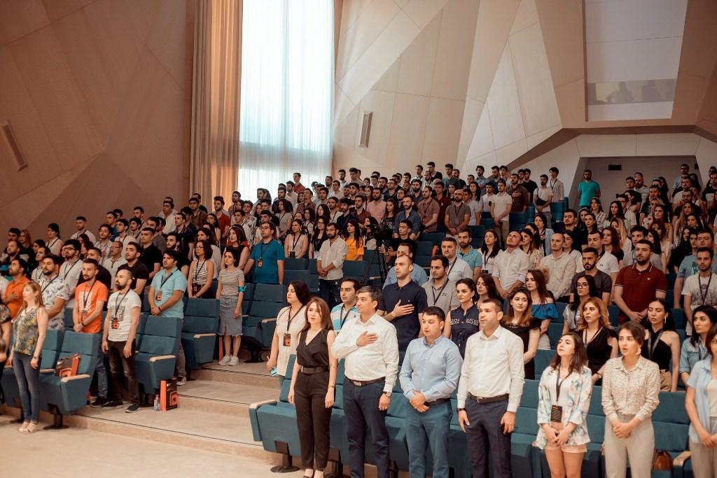 В Баку прошел Azerbaijan Design Summit - большой интерес молодежи (ФОТО)
