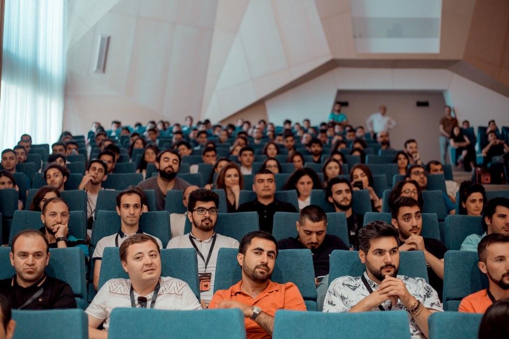 В Баку прошел Azerbaijan Design Summit - большой интерес молодежи (ФОТО)