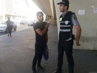 В Баку полиция ведет просветительскую работу среди водителей и пешеходов (ФОТО)