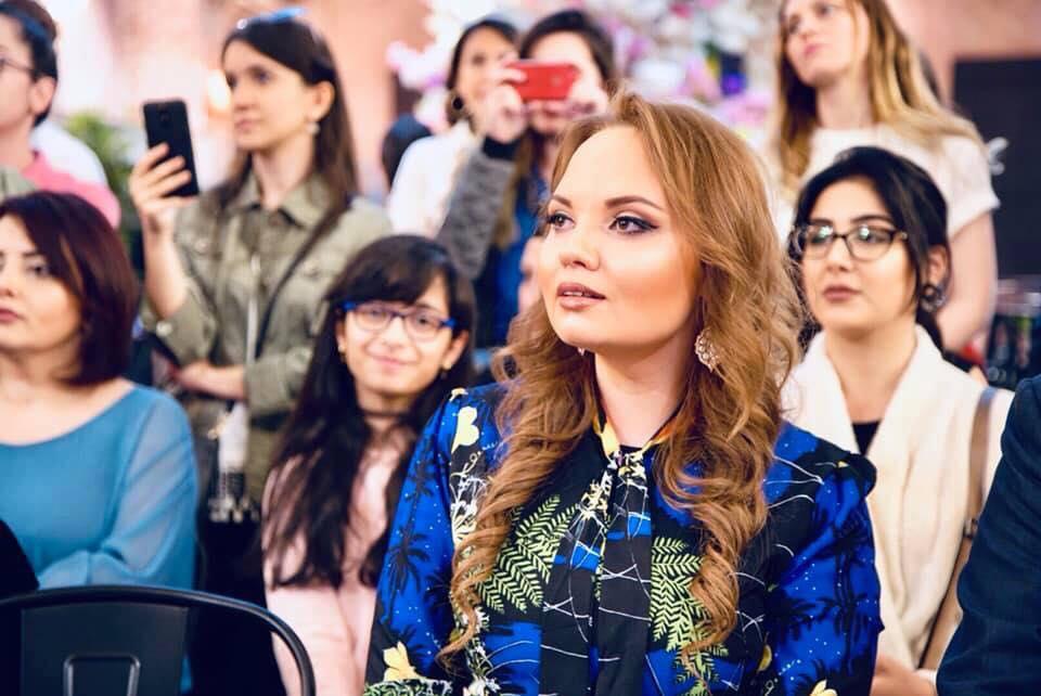 Российская писательница и журналистка приглашает в Азербайджан (ФОТО)