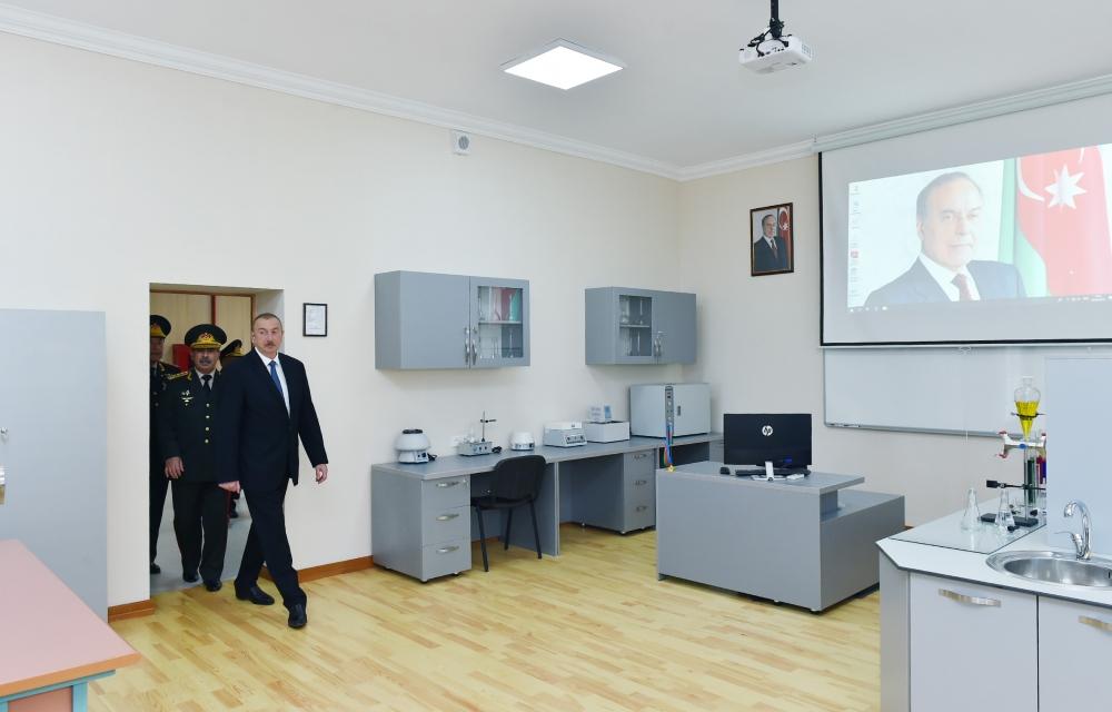 Президент Ильхам Алиев ознакомился с условиями после реконструкции в Военном лицее им. Дж. Нахчыванского (ФОТО)