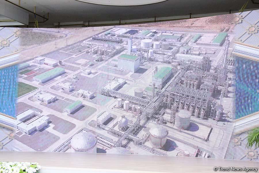 В Туркменистане состоялось торжественное открытие первого в мире завода по производству бензина из газа в промышленном масштабе (ФОТО)