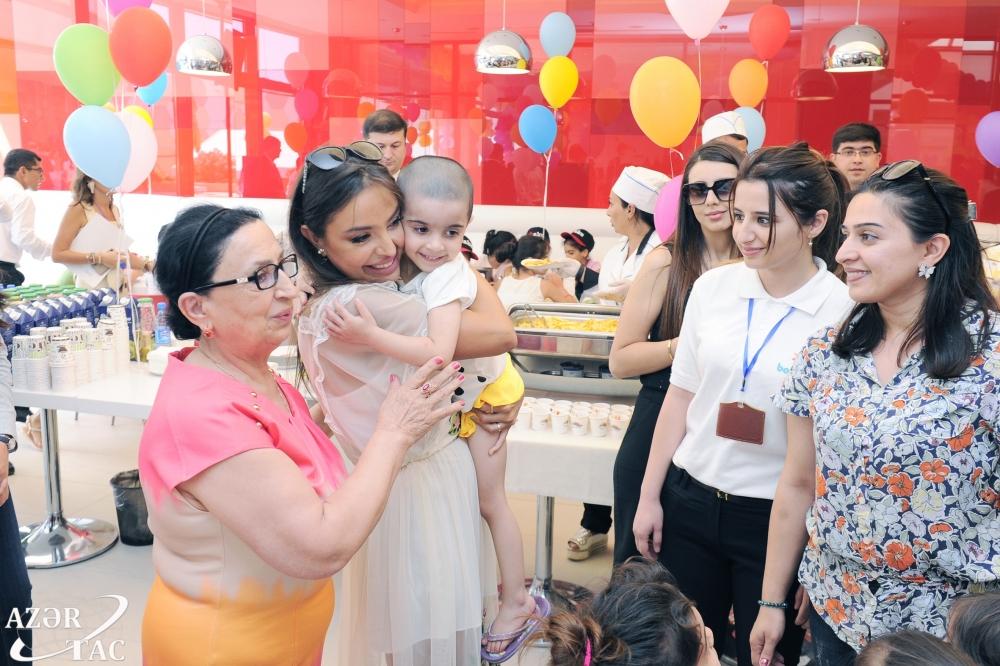Leyla Aliyeva attends entertainment show organized by the Heydar Aliyev Foundation for children (PHOTO)