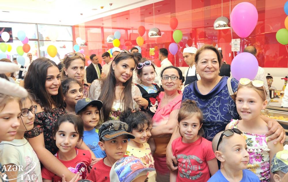 Leyla Aliyeva attends entertainment show organized by the Heydar Aliyev Foundation for children (PHOTO)