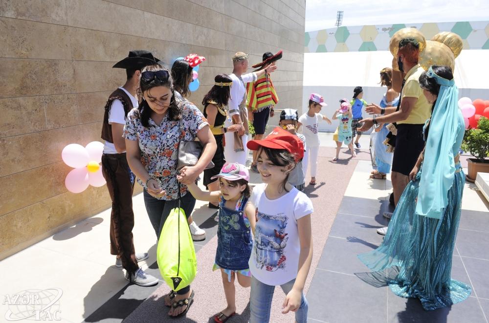 Leyla Aliyeva attends entertainment show organized by the Heydar Aliyev Foundation for children (PHOTO)