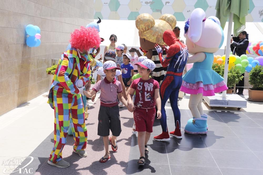 Leyla Aliyeva attends entertainment show organized by the Heydar Aliyev Foundation for children (PHOTO)