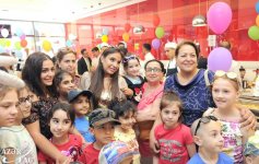Leyla Aliyeva attends entertainment show organized by the Heydar Aliyev Foundation for children (PHOTO)