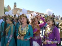 В древнем Хорезме: Узбекские красавицы, джоратские гутабы, лязги, тар, QR-код древности…. (ФОТО)