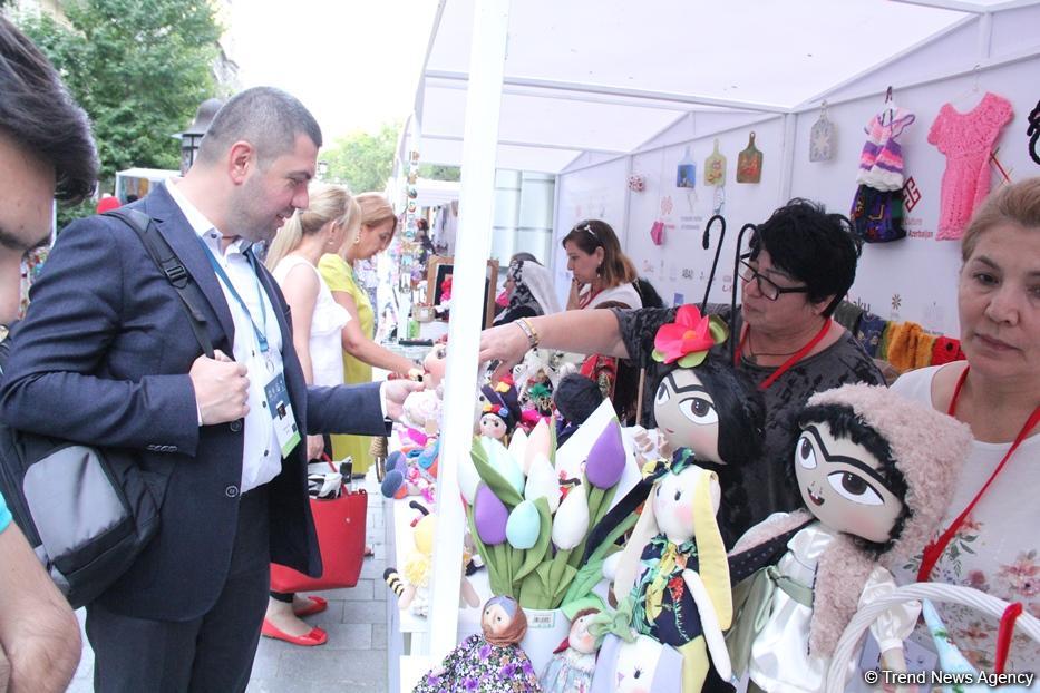 В центре Баку созданы квартал гончарного дела, деревня ковроткачества, поселок медников (ФОТО)