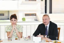 Президент Азербайджана Ильхам Алиев и Первая леди Мехрибан Алиева приняли участие в открытии жилого комплекса для вынужденных переселенцев в Пираллахи (ФОТО) (версия 3)