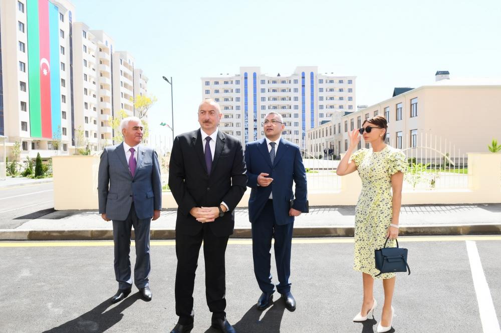 Президент Азербайджана Ильхам Алиев и Первая леди Мехрибан Алиева приняли участие в открытии жилого комплекса для вынужденных переселенцев в Пираллахи (ФОТО) (версия 3)