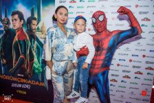 В Баку на каникулы приехал Человек-паук и затянул в сети праздника (ФОТО)