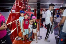 В Баку на каникулы приехал Человек-паук и затянул в сети праздника (ФОТО)