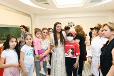 Вице-президент Фонда Гейдара Алиева Лейла Алиева встретилась с детьми, получающими лечение в ряде медицинских учреждений Баку (ФОТО)