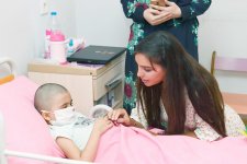 Вице-президент Фонда Гейдара Алиева Лейла Алиева встретилась с детьми, получающими лечение в ряде медицинских учреждений Баку (ФОТО)