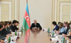 Ilham Aliyev receives reps of MEDEF member companies (PHOTO)