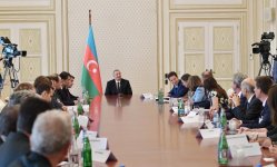 Ilham Aliyev receives reps of MEDEF member companies (PHOTO)