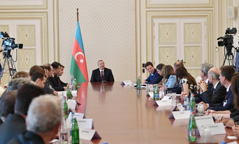 Ilham Aliyev receives reps of MEDEF member companies (PHOTO)
