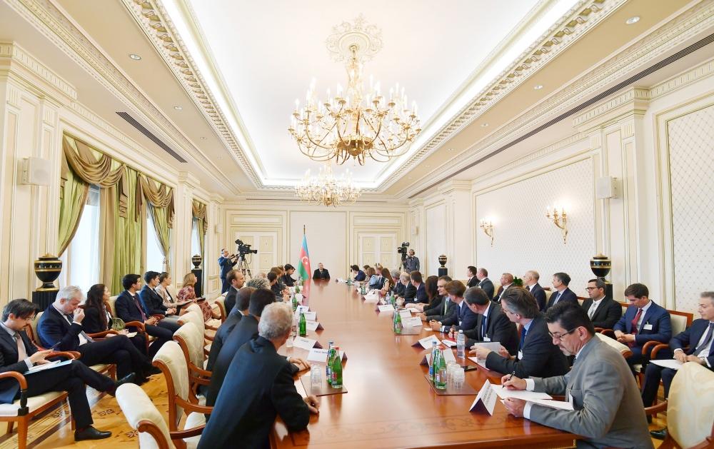 Ilham Aliyev receives reps of MEDEF member companies (PHOTO)