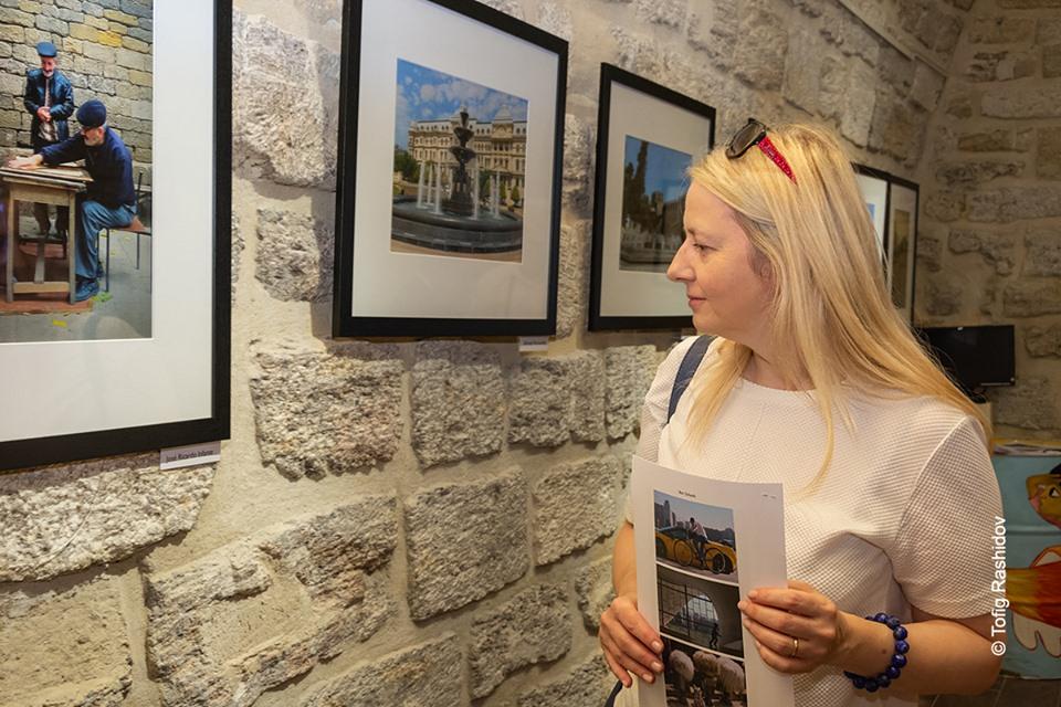 Представители дипломатических миссий фотографируют Баку - интересный проект (ФОТО)