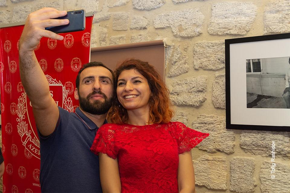 Представители дипломатических миссий фотографируют Баку - интересный проект (ФОТО)